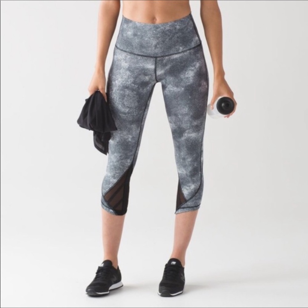 Lululemon Essential Rhythm Crop
